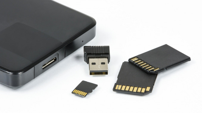 digital-storage-media-1443484_1920
